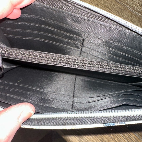 My Hero Academia Zip-around Clutch Wallet - Picture 6 of 6